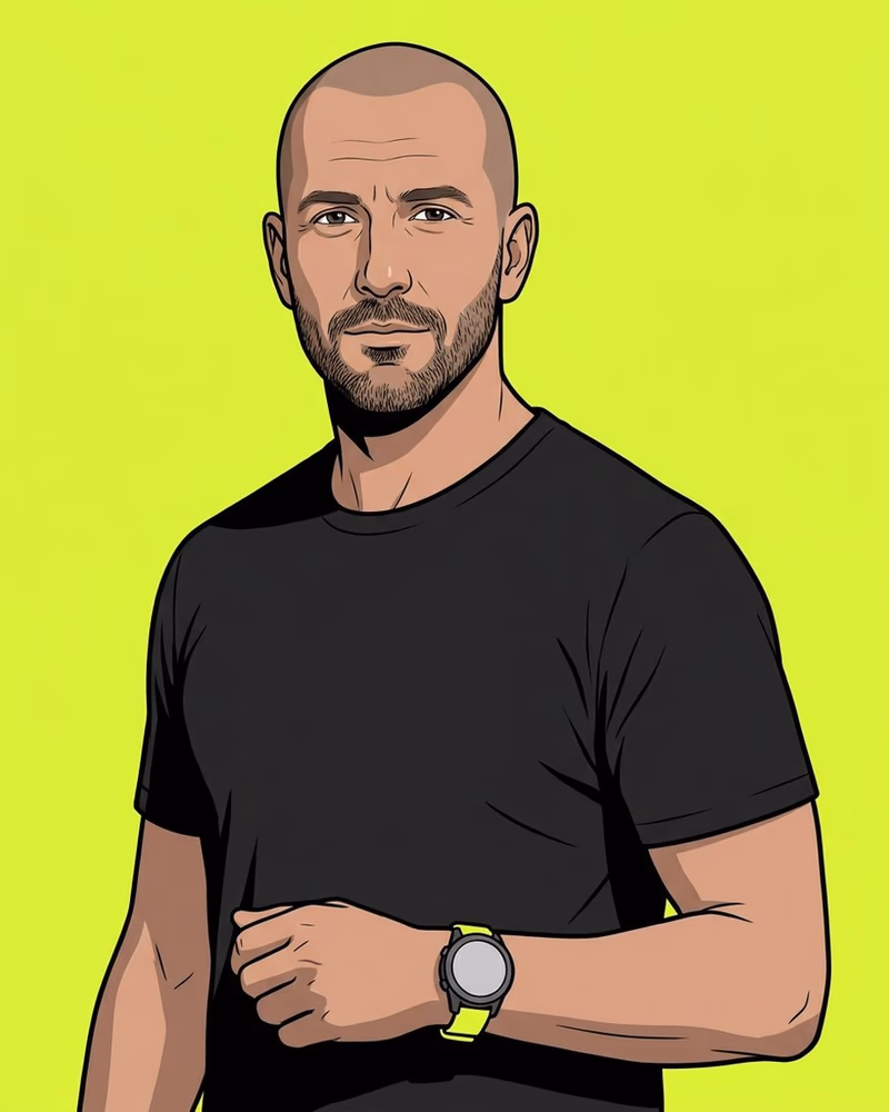 Retrato de un entrenador calvo con camiseta negra y un reloj deportivo de correa lima.