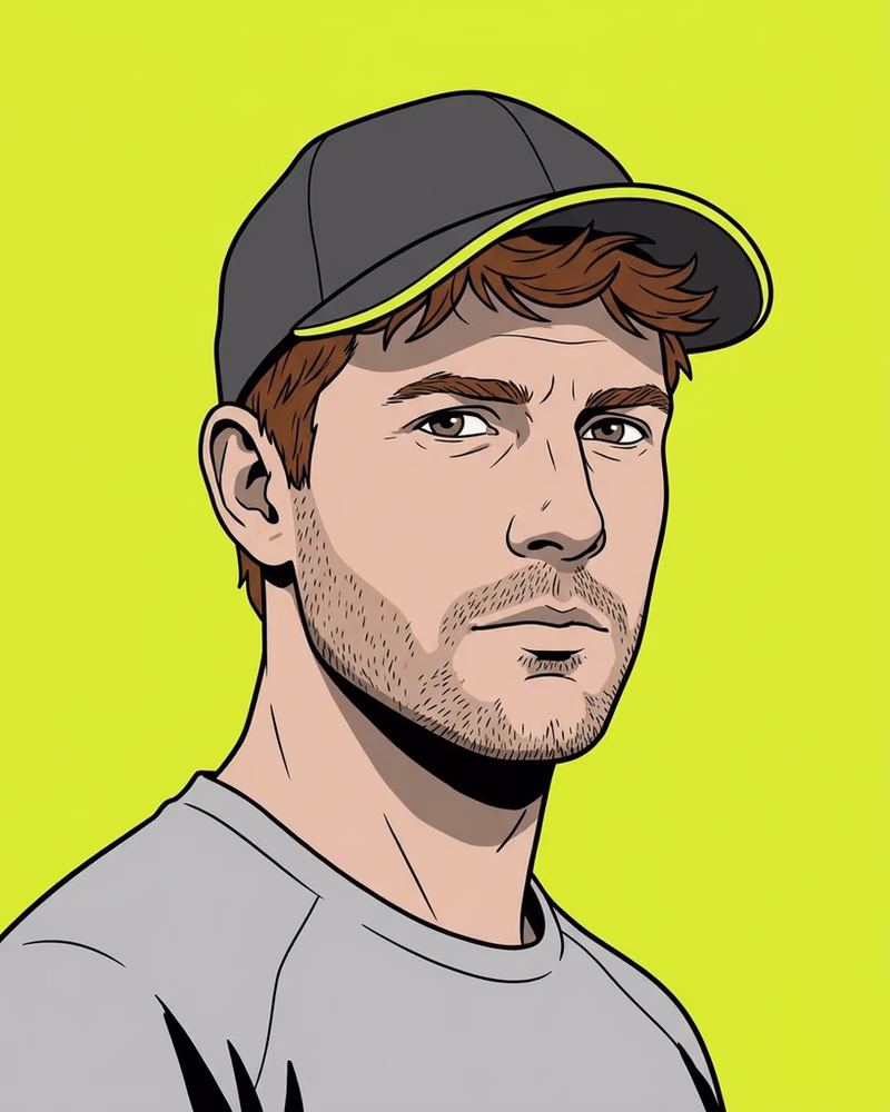 Retrato de un entrenador con pelo castaño alborotado y una gorra con ribete lima.